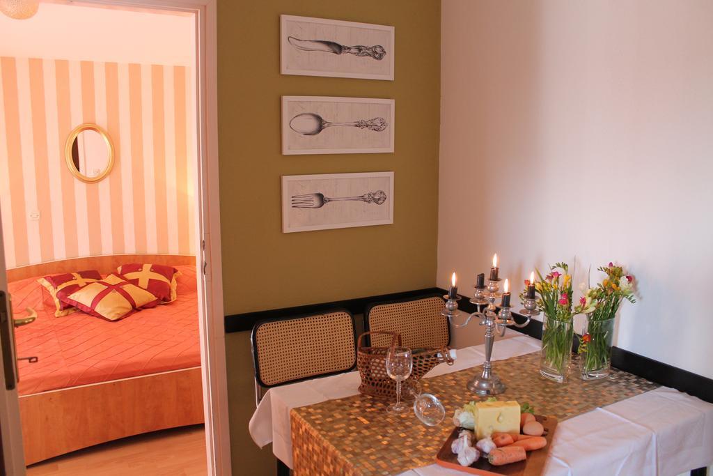 Villa Bougenvilia Tomas Tučepi Oda fotoğraf
